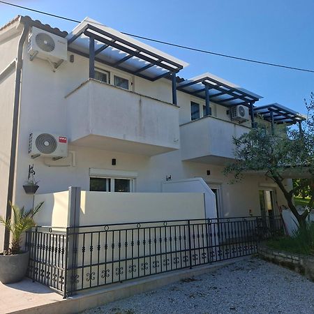 פורץ Martina Guest House מראה חיצוני תמונה