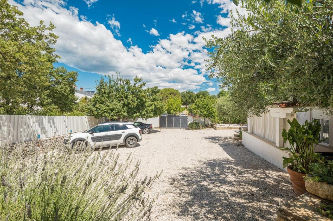 פורץ Martina Guest House מראה חיצוני תמונה