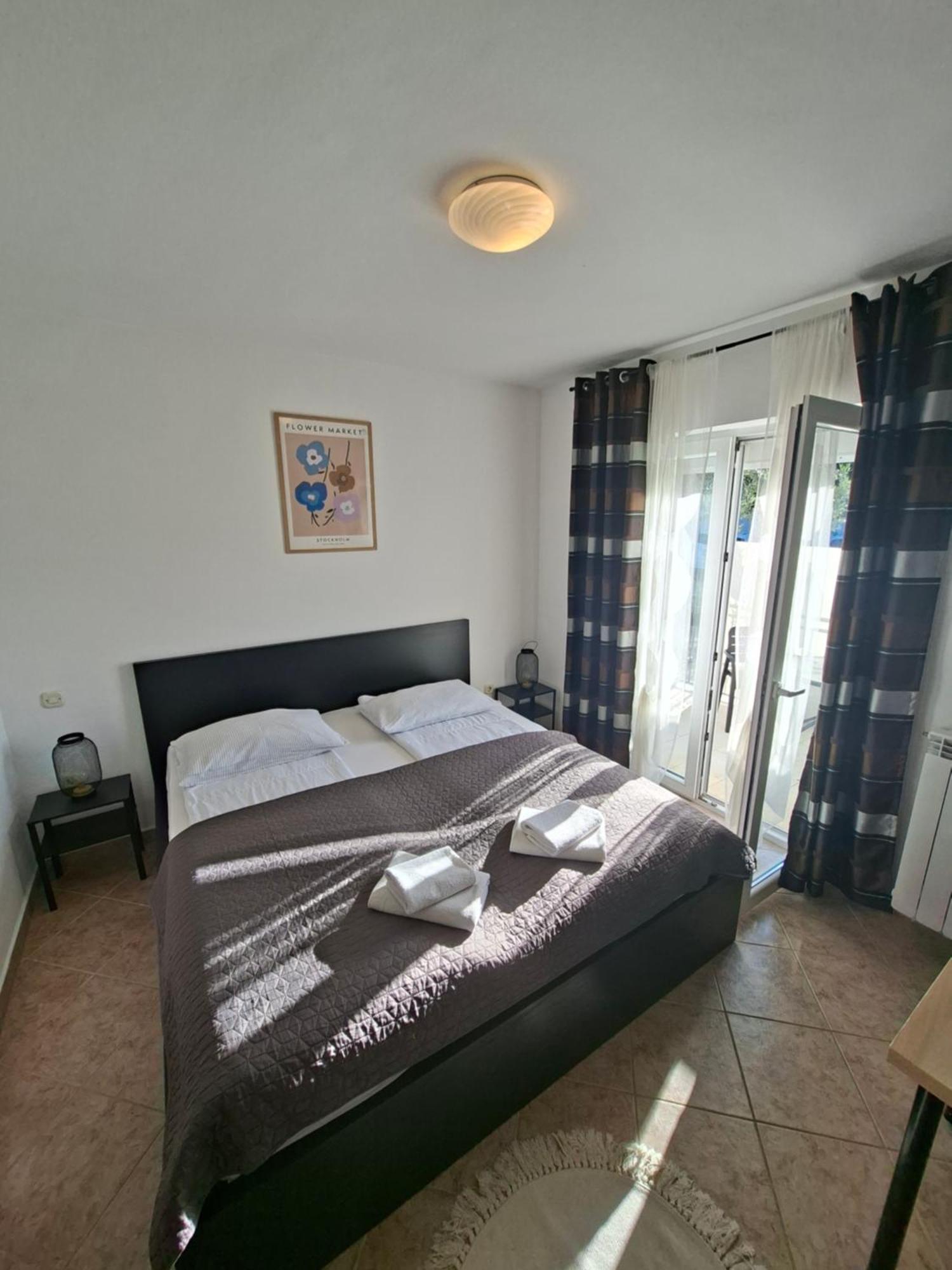 פורץ Martina Guest House מראה חיצוני תמונה