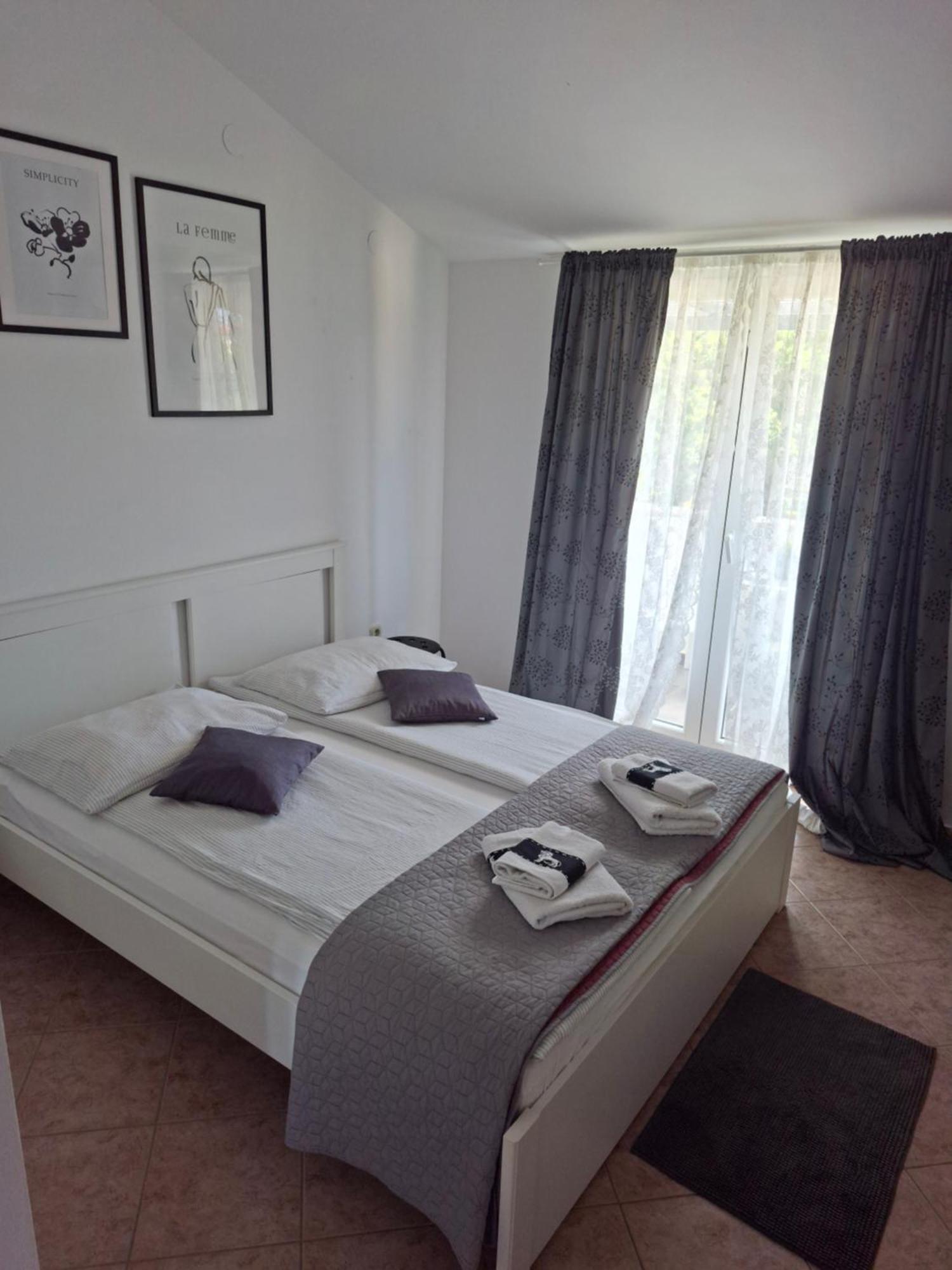 פורץ Martina Guest House מראה חיצוני תמונה