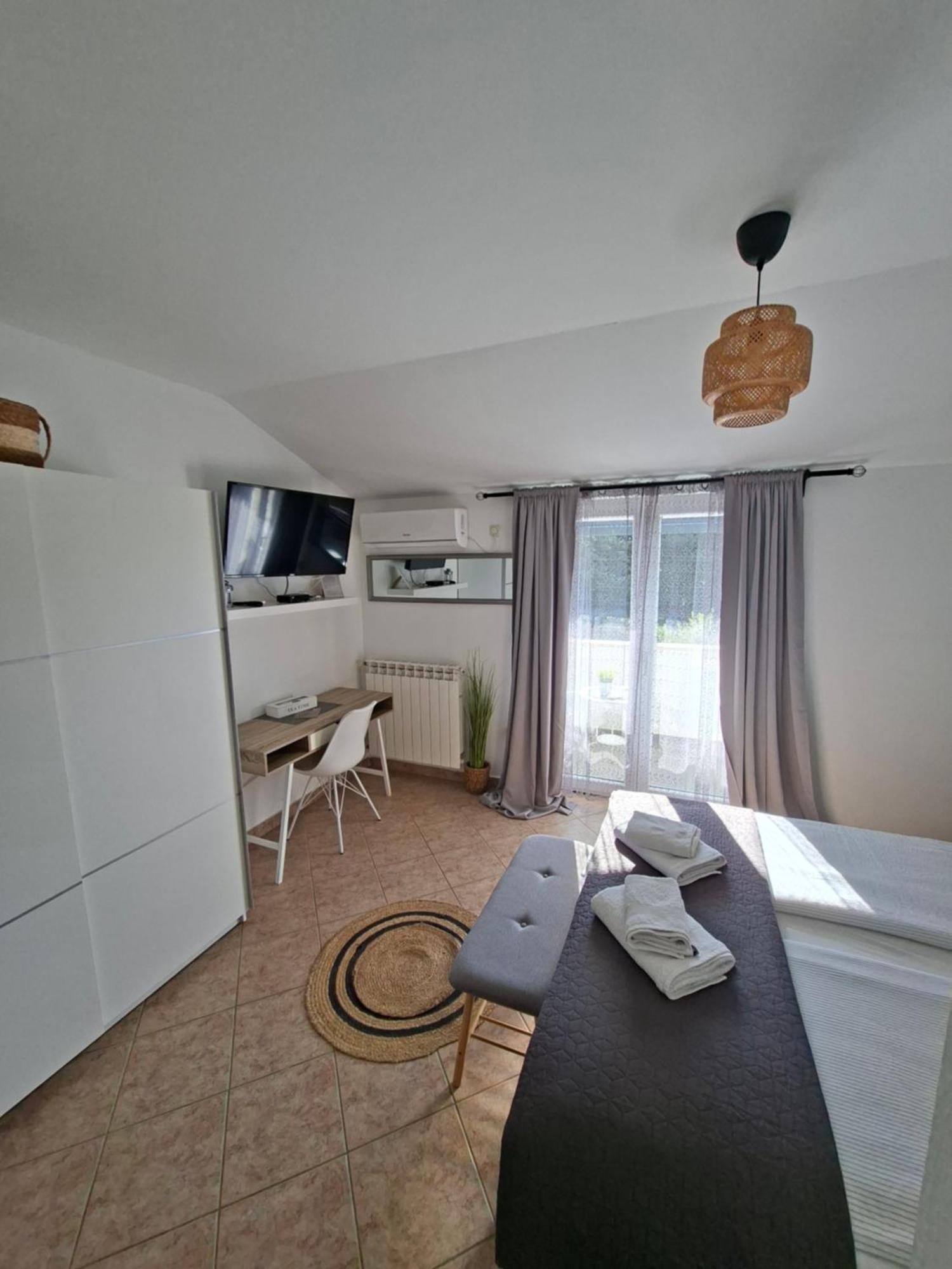 פורץ Martina Guest House מראה חיצוני תמונה